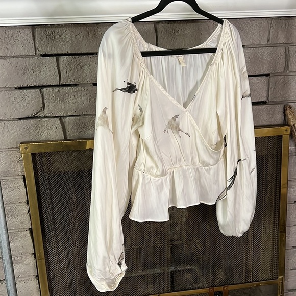 GRADE & GATHER WOMENS FAUX WEAP FRONT  BLOUSE MEDIUM - Picture 3 of 17